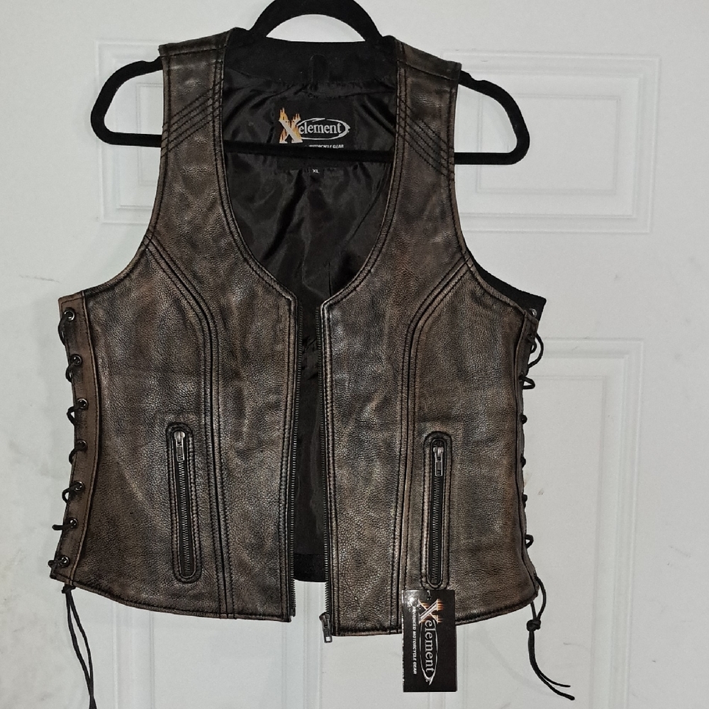 Element Men's Leather Vest in Distressed Brown